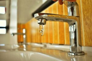 7 common causes of low water pressure faucet pipes plumber plumbing solutions california san jose